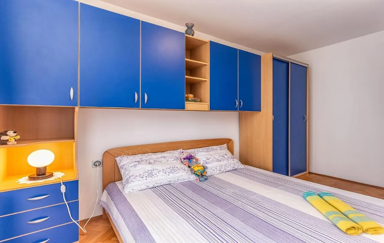 Ivana B4 N2 Porec Apartment